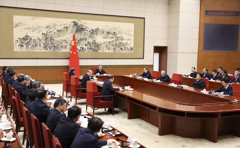 李強主持召開國務(wù)院第七次全體會議 討論《政府工作報告》稿并對開年工作進行動員